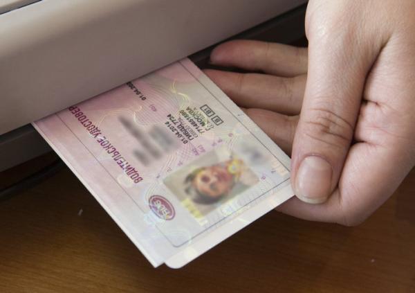 Водительские права продлили до конца года